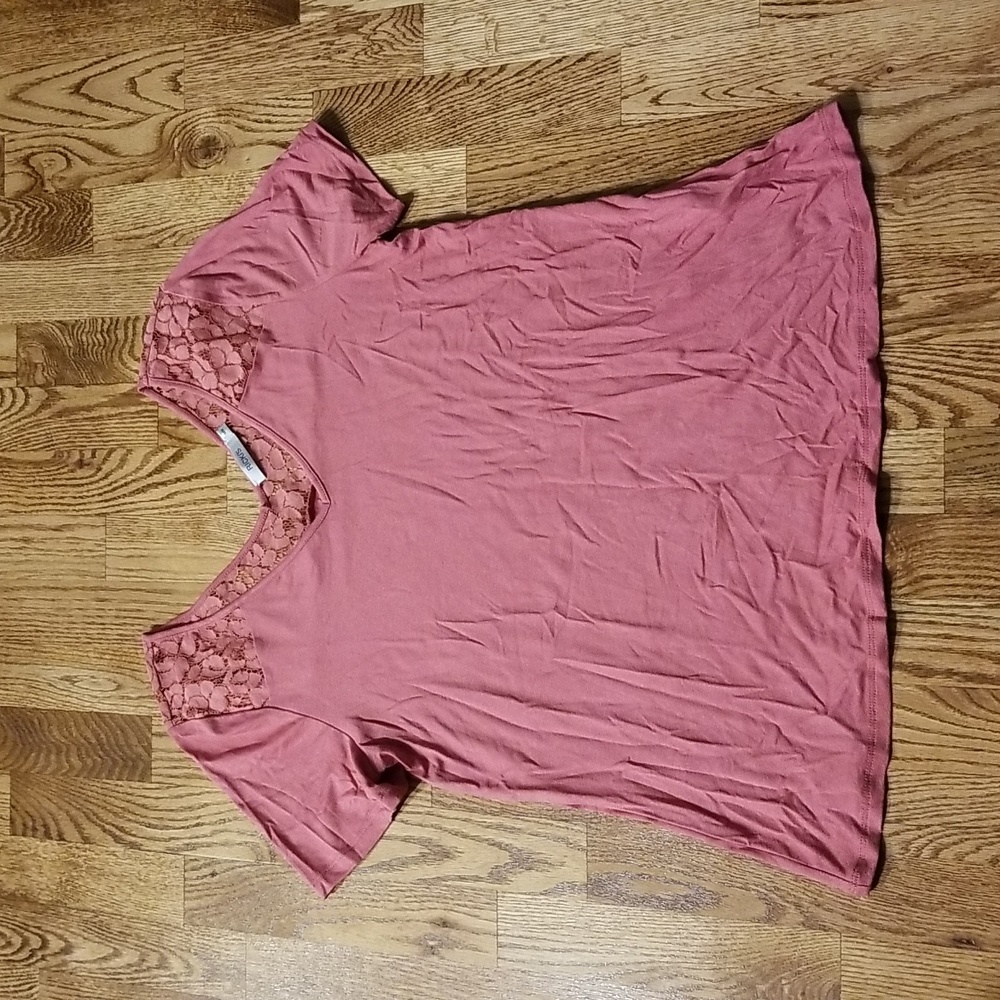 (M) Ricki's Floral Lace Shoulders Solid Color Top Casual Lightweight Comfortable